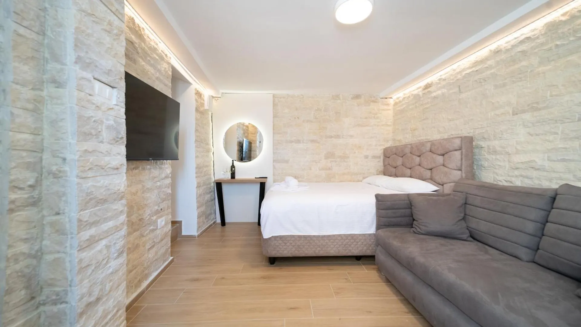 Christian Studio Apartments Umago 0*,  Croácia